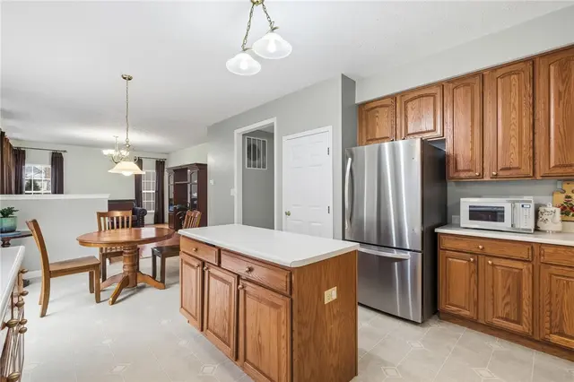 310 Village Dr gallery image 21