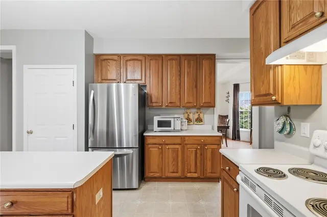 310 Village Dr gallery image 22