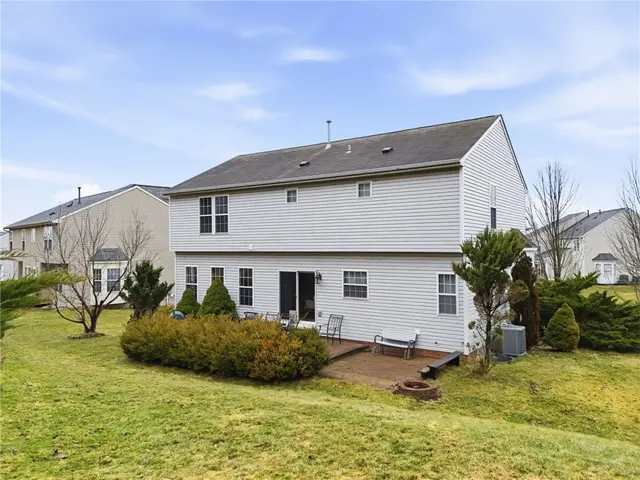 310 Village Dr gallery image 38