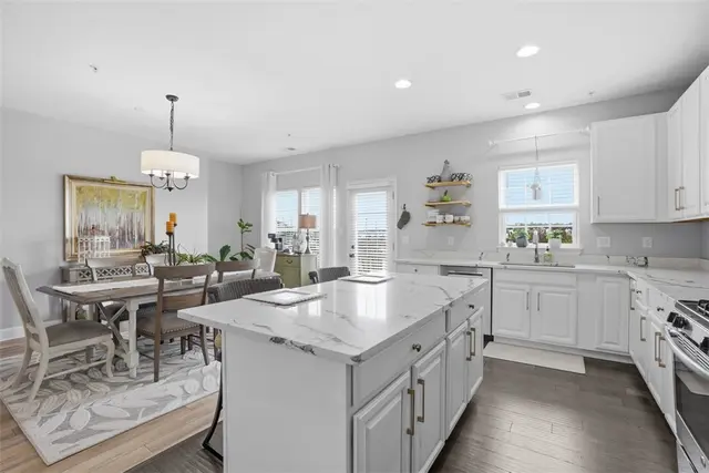 3101 Pointe View Dr gallery image 6