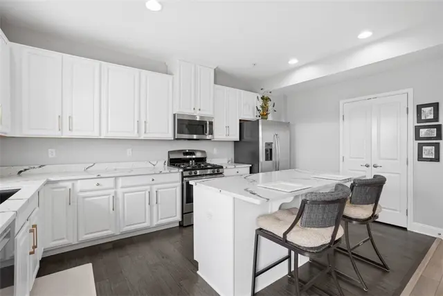 3101 Pointe View Dr gallery image 10