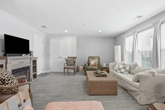 3101 Pointe View Dr gallery image 19
