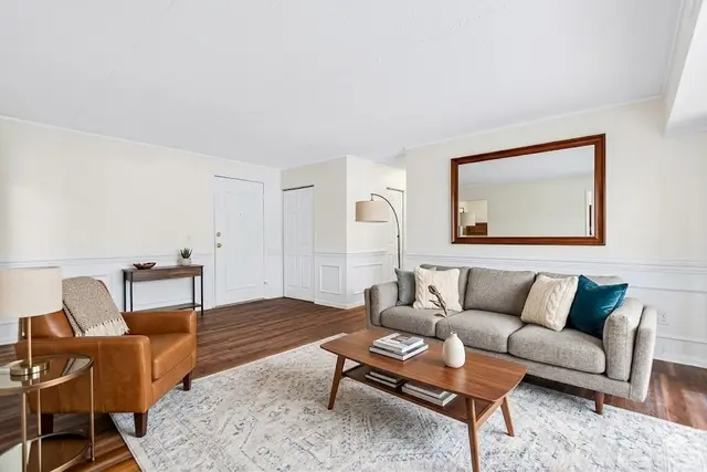 3107 CHARLEMAGNE CIRCLE gallery image 3