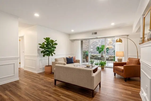 3107 CHARLEMAGNE CIRCLE gallery image 5