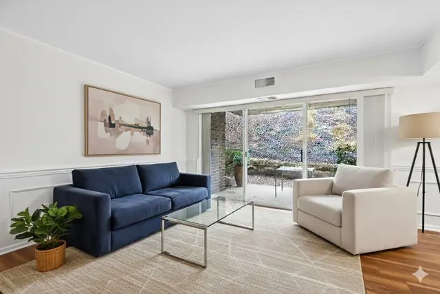 3107 CHARLEMAGNE CIRCLE gallery image 7