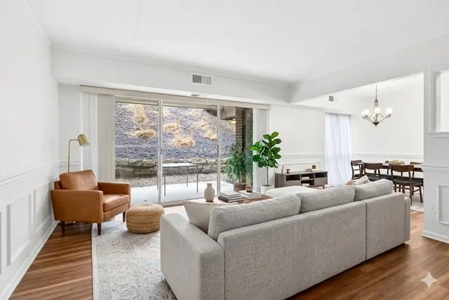 3107 CHARLEMAGNE CIRCLE gallery image 8
