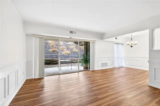 3107 CHARLEMAGNE CIRCLE gallery image 9