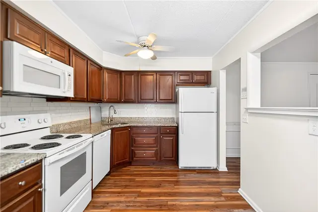 3107 CHARLEMAGNE CIRCLE gallery image 11