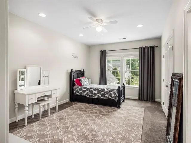 311 Connemara Ct gallery image 4