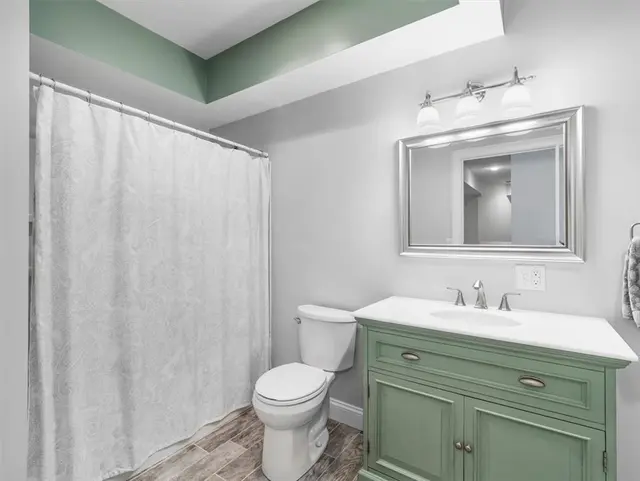 311 Connemara Ct gallery image 8