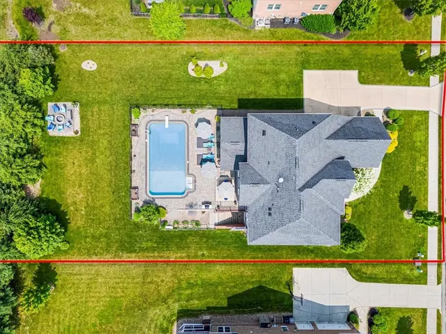 311 Connemara Ct gallery image 14