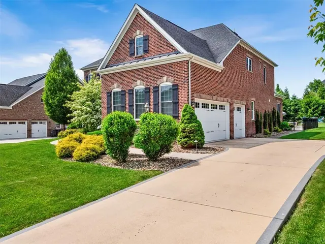 311 Connemara Ct gallery image 16
