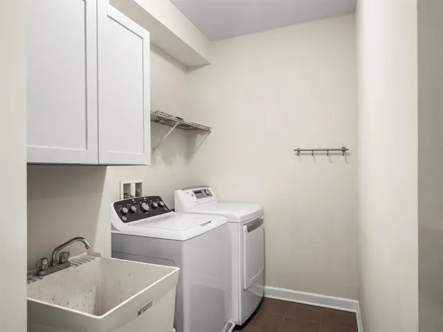 311 Connemara Ct gallery image 18