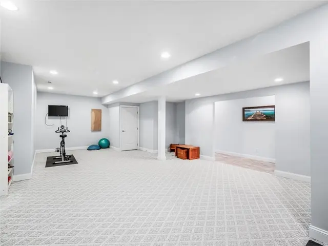 311 Connemara Ct gallery image 27