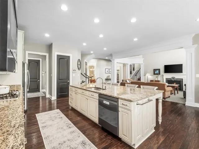 311 Connemara Ct gallery image 31