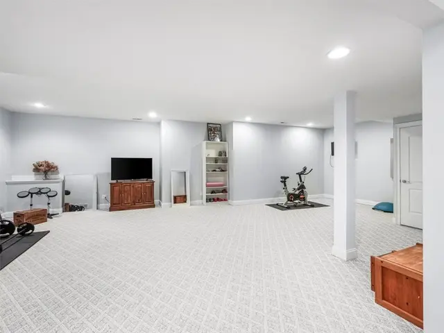 311 Connemara Ct gallery image 32