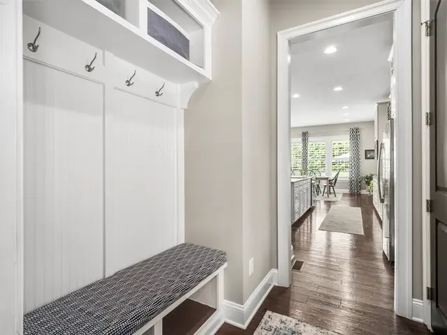311 Connemara Ct gallery image 34