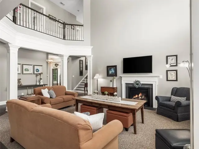 311 Connemara Ct gallery image 36