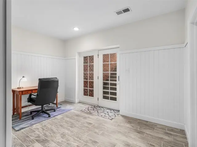 311 Connemara Ct gallery image 42