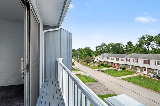3115 Camberly Dr gallery image 4