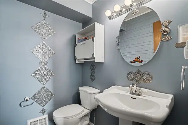 3115 Camberly Dr gallery image 16