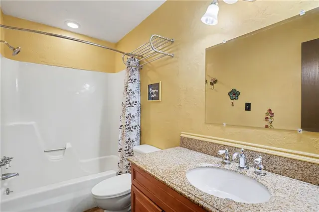 3115 Camberly Dr gallery image 23