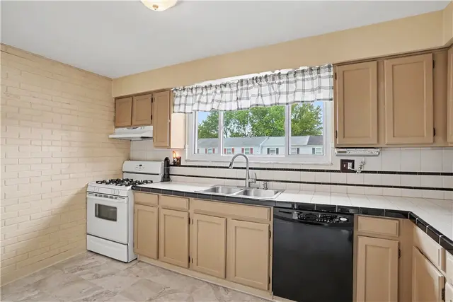 3115 Camberly Dr gallery image 25