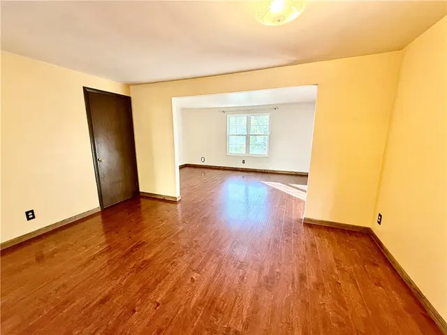 312 Parkwood Dr gallery image 5