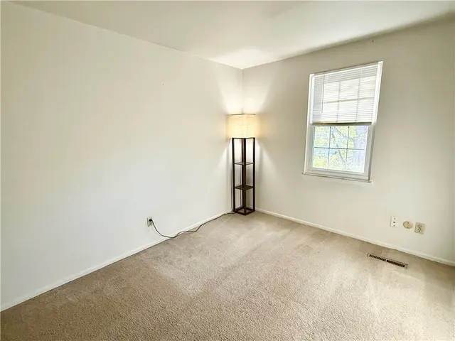 312 Parkwood Dr gallery image 6