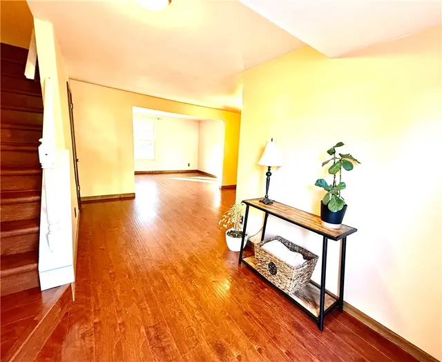 312 Parkwood Dr gallery image 9