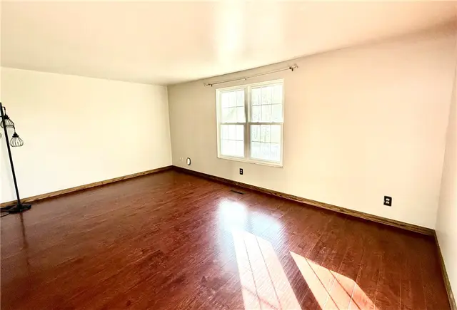 312 Parkwood Dr gallery image 10