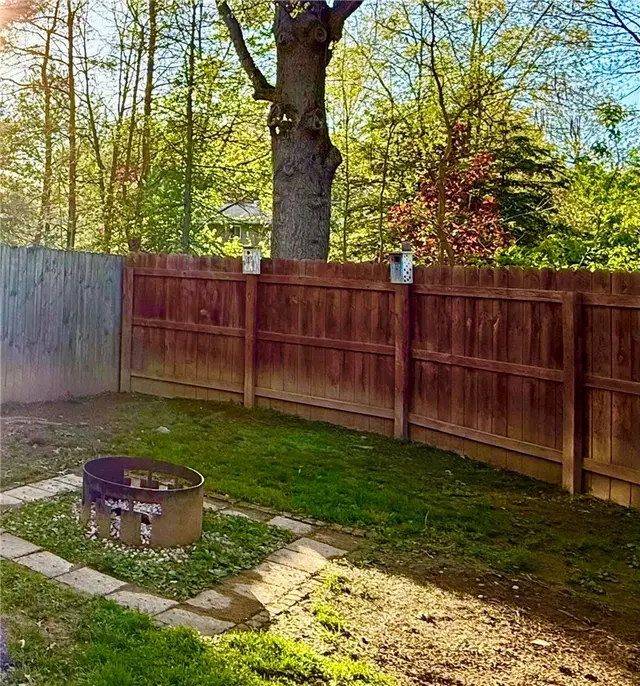 312 Parkwood Dr gallery image 21