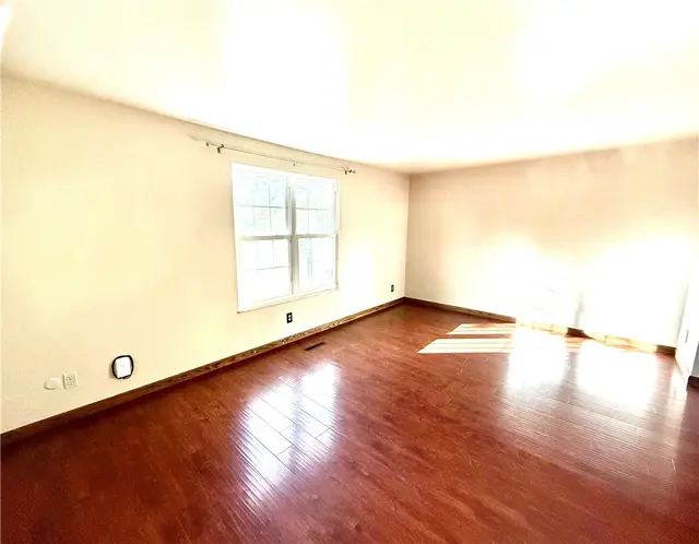 312 Parkwood Dr gallery image 26