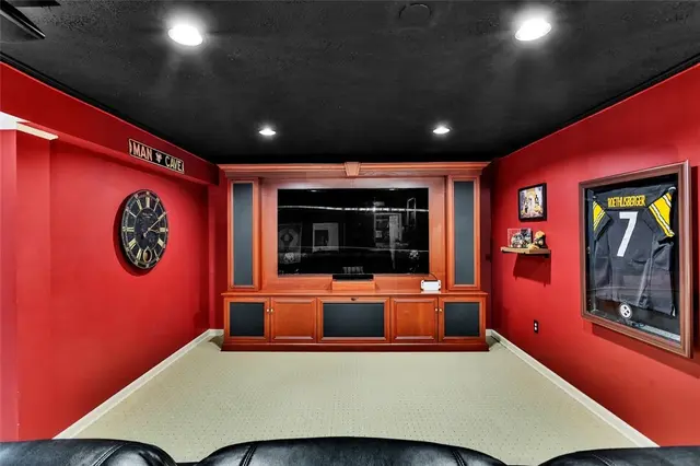 312 Valerie Dr gallery image 3