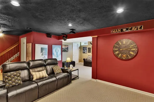 312 Valerie Dr gallery image 5