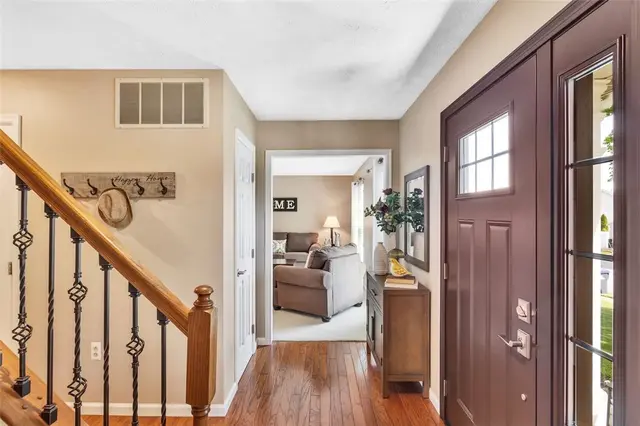 312 Valerie Dr gallery image 10