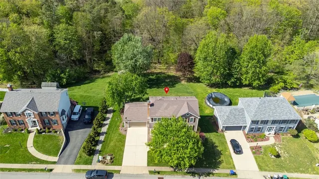 312 Valerie Dr gallery image 12