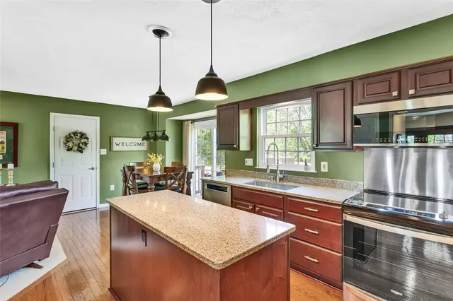 312 Valerie Dr gallery image 14