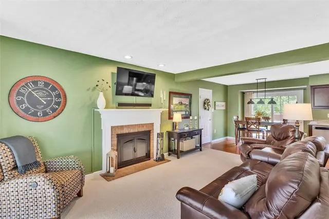 312 Valerie Dr gallery image 24