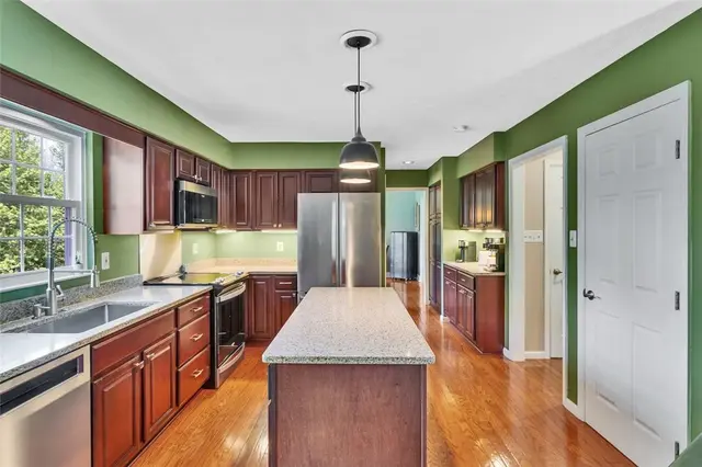 312 Valerie Dr gallery image 29