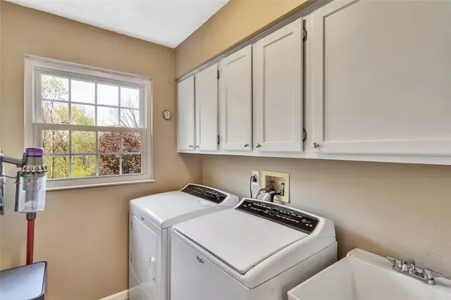 312 Valerie Dr gallery image 44