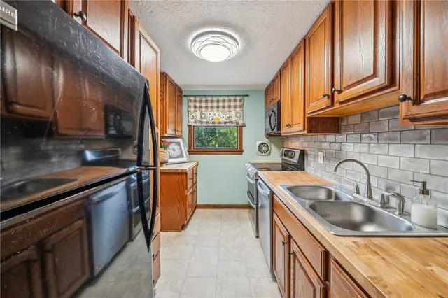 3124 DEERWOOD DRIVE gallery image 33
