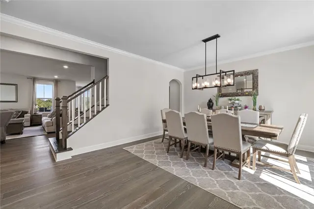 313 Crest Ln gallery image 4