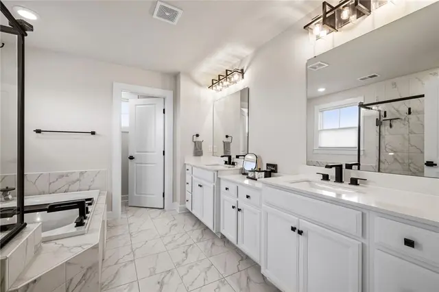 313 Crest Ln gallery image 6