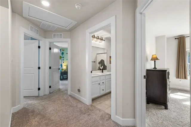313 Crest Ln gallery image 7