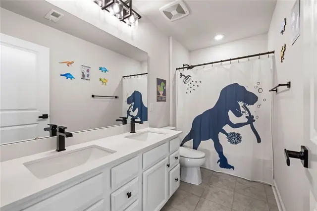 313 Crest Ln gallery image 8