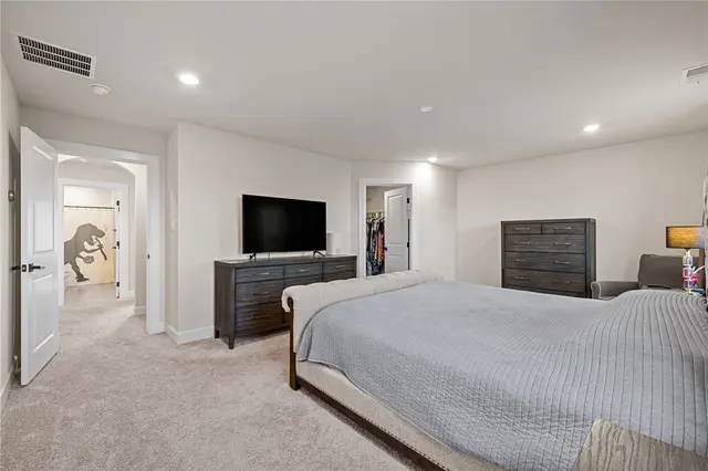 313 Crest Ln gallery image 10