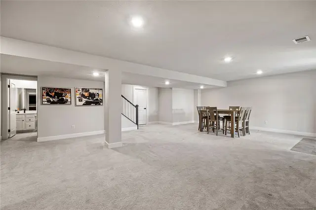 313 Crest Ln gallery image 15