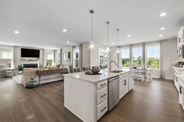 313 Crest Ln gallery image 17