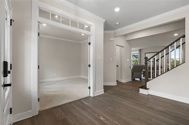 313 Crest Ln gallery image 18